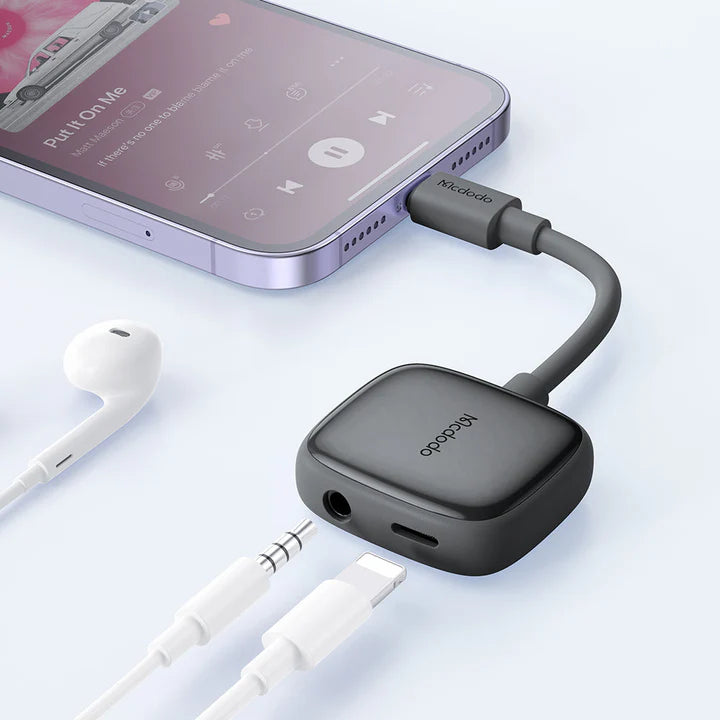Mcdodo 2 in 1 Lightning to Lightning and Usb3.5 Audio Adapter
(Charging+ Music Play+Call Function)
